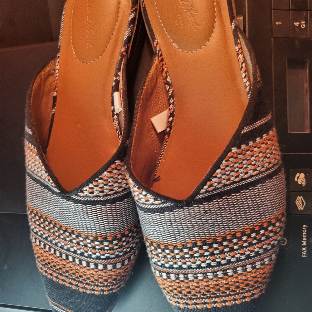 Universal Thread Mules - Picture 4 of 4